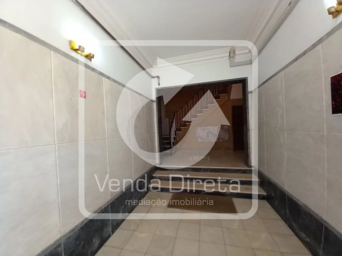 Apartamento T4 para Venda em Laranjeiro e Feijó Foto 4