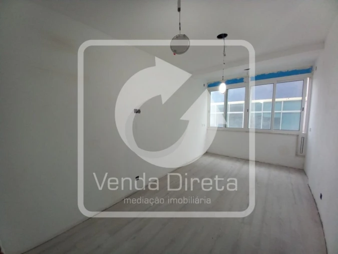Apartamento T4 para Venda em Laranjeiro e Feijó Foto 25