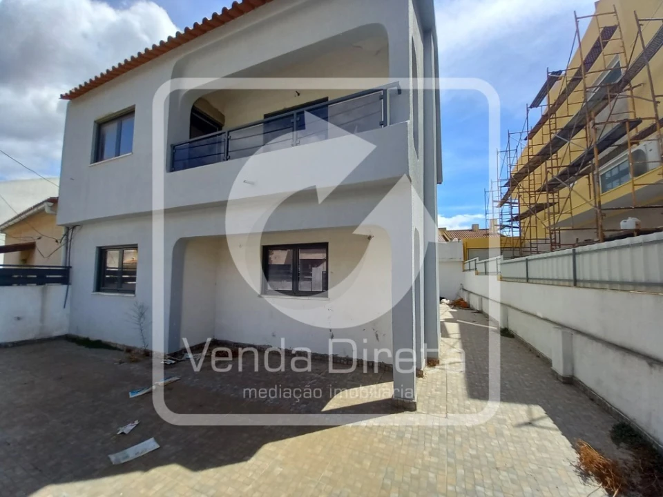 Moradia T5 para Venda em Amora Foto 3