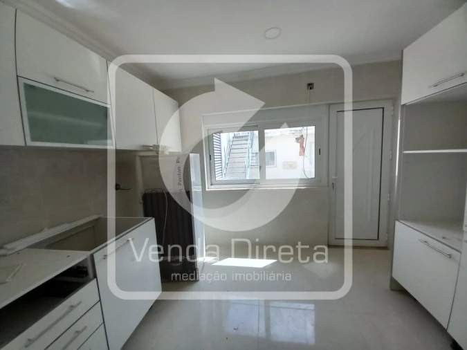 Moradia T5 para Venda em Amora Foto 13