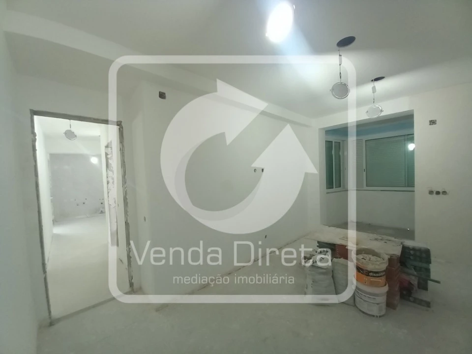Apartamento T2 para Venda em Laranjeiro e Feijó Foto 10