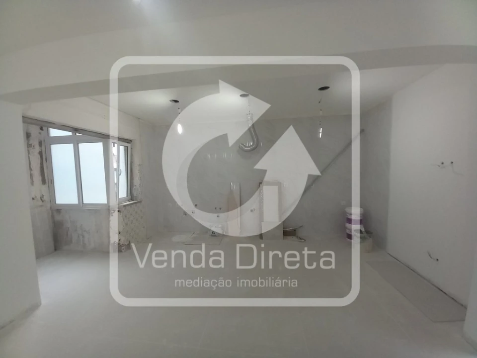 Apartamento T2 para Venda em Laranjeiro e Feijó Foto 18