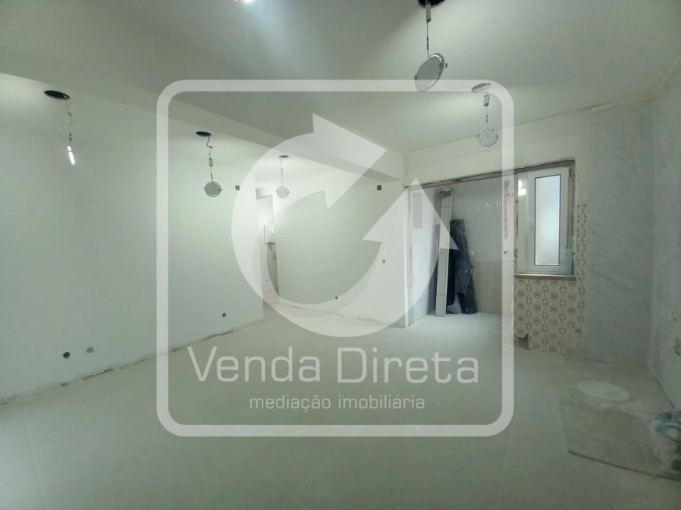 Apartamento T2 para Venda em Laranjeiro e Feijó Foto 22