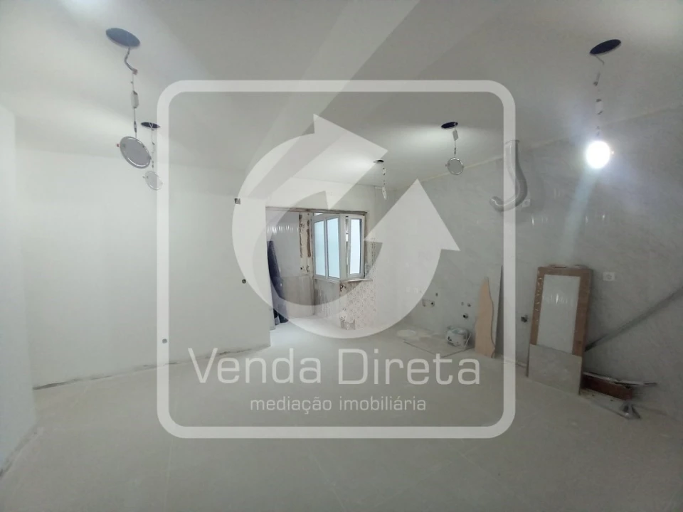 Apartamento T2 para Venda em Laranjeiro e Feijó Foto 23