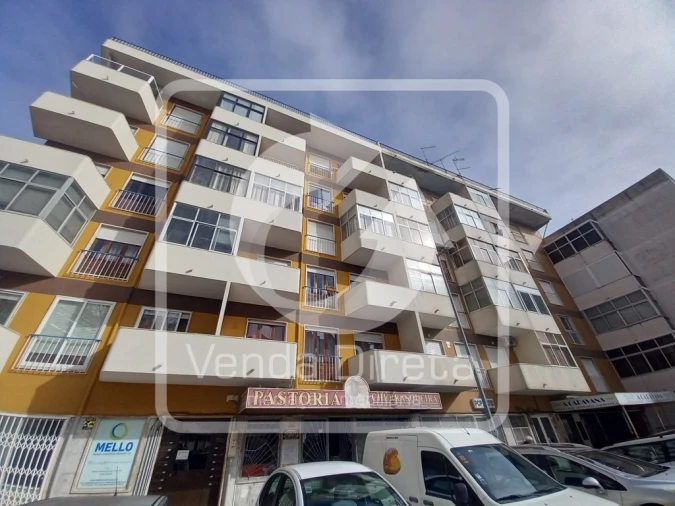 Apartamento T2 para Venda em Laranjeiro e Feijó Foto 1