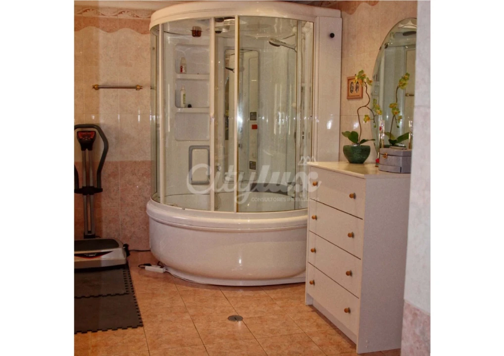 Moradia T6 para Arrendamento em Rio de Mouro Foto 20