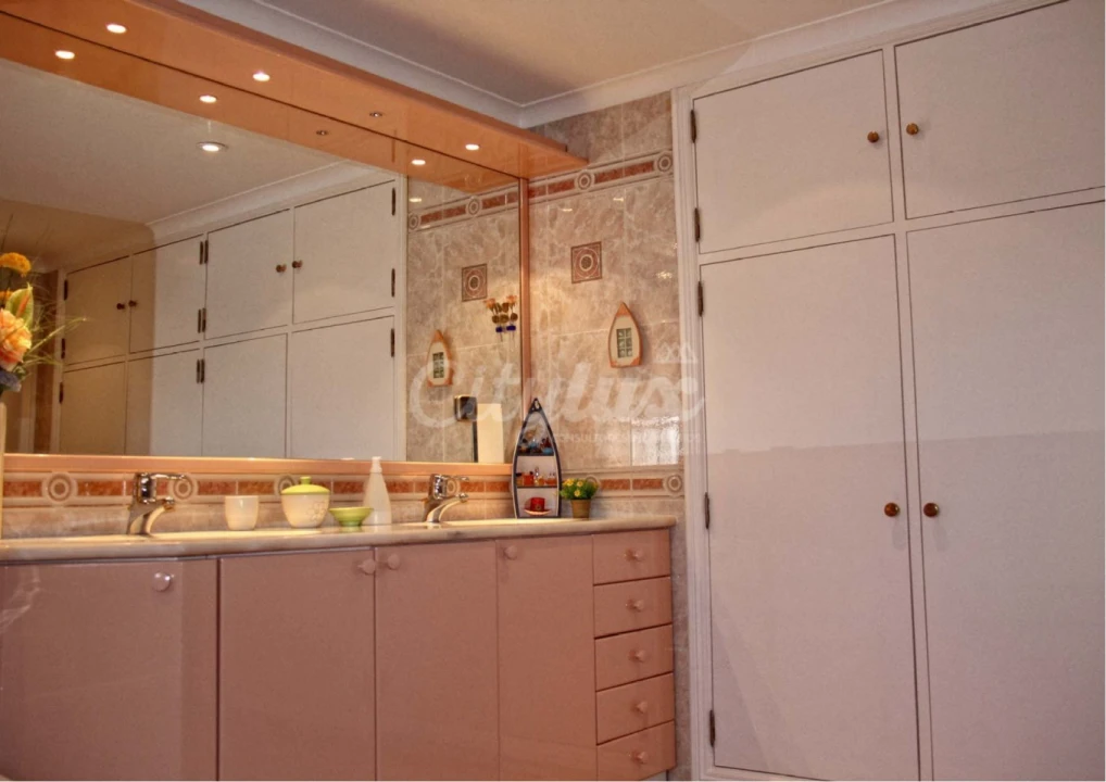 Moradia T6 para Arrendamento em Rio de Mouro Foto 24