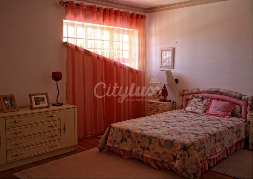 Moradia T6 para Arrendamento em Rio de Mouro Foto 28