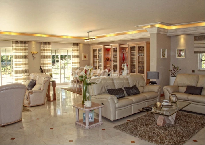 Moradia T6 para Arrendamento em Rio de Mouro Foto 10