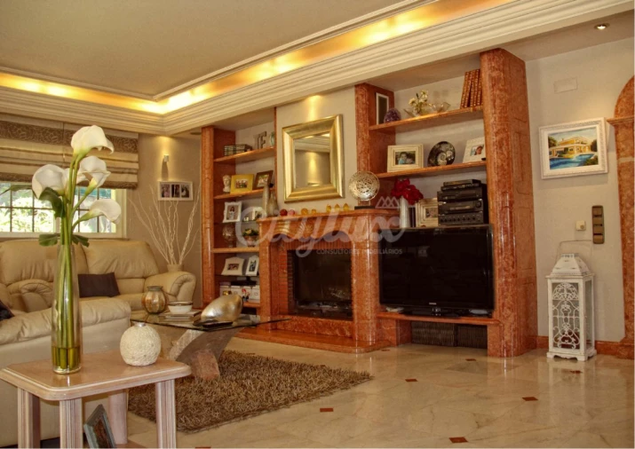 Moradia T6 para Arrendamento em Rio de Mouro Foto 11