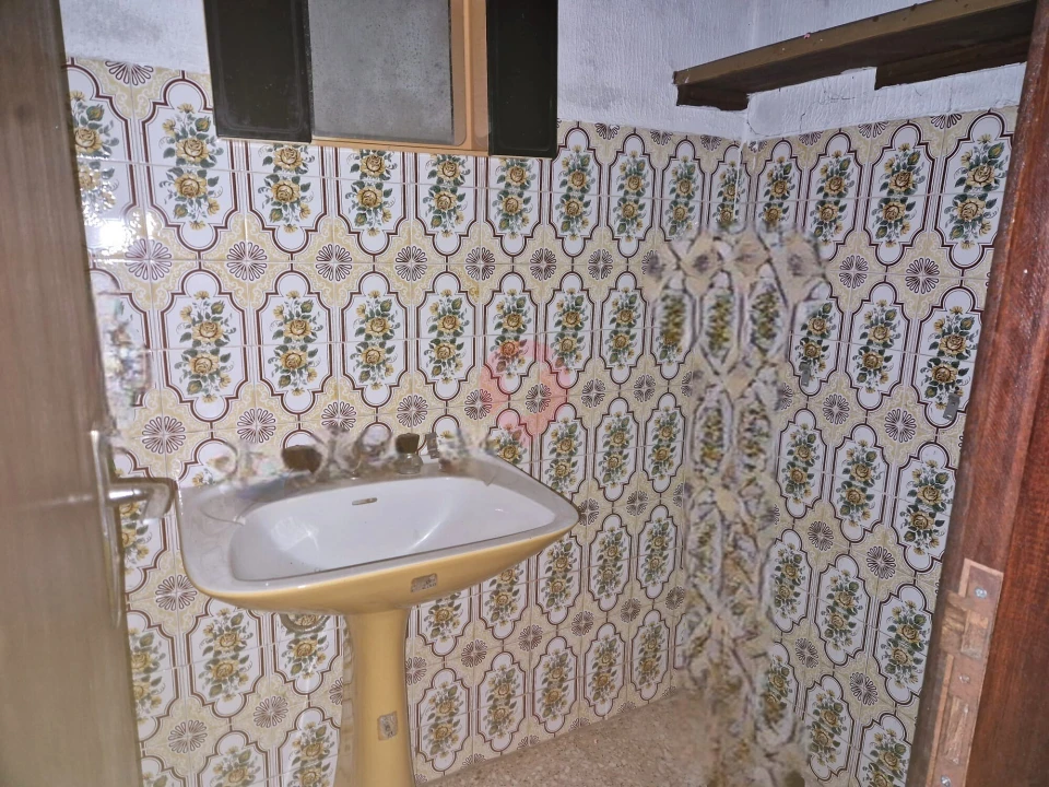 Moradia T4 para Venda em Podame Foto 9