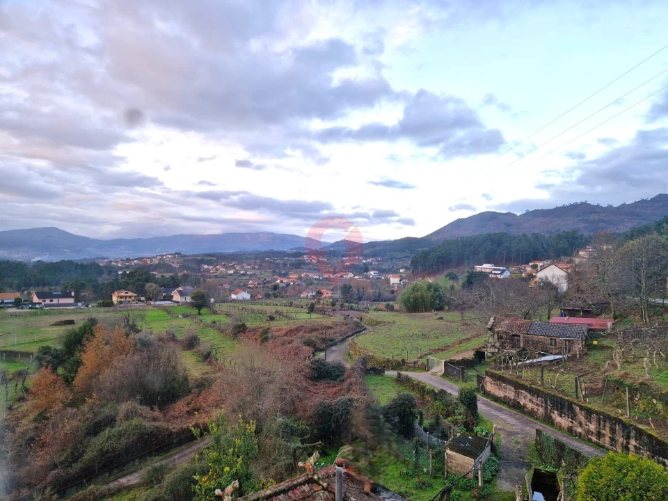 Moradia T4 para Venda em Podame Foto 15