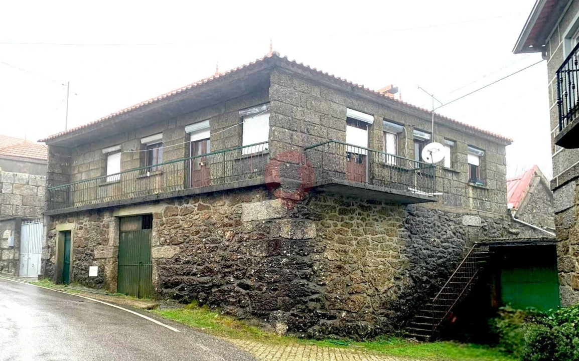 Moradia T3 para Venda em Castro Laboreiro e Lamas de Mouro Foto 1