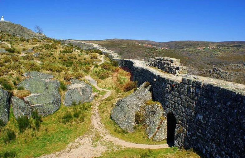 Moradia T3 para Venda em Castro Laboreiro e Lamas de Mouro Foto 11