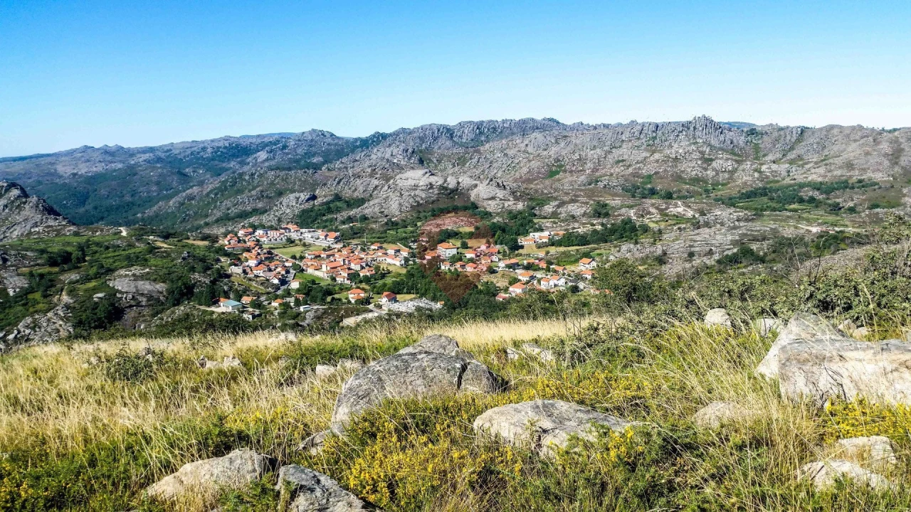 Moradia T3 para Venda em Castro Laboreiro e Lamas de Mouro Foto 13