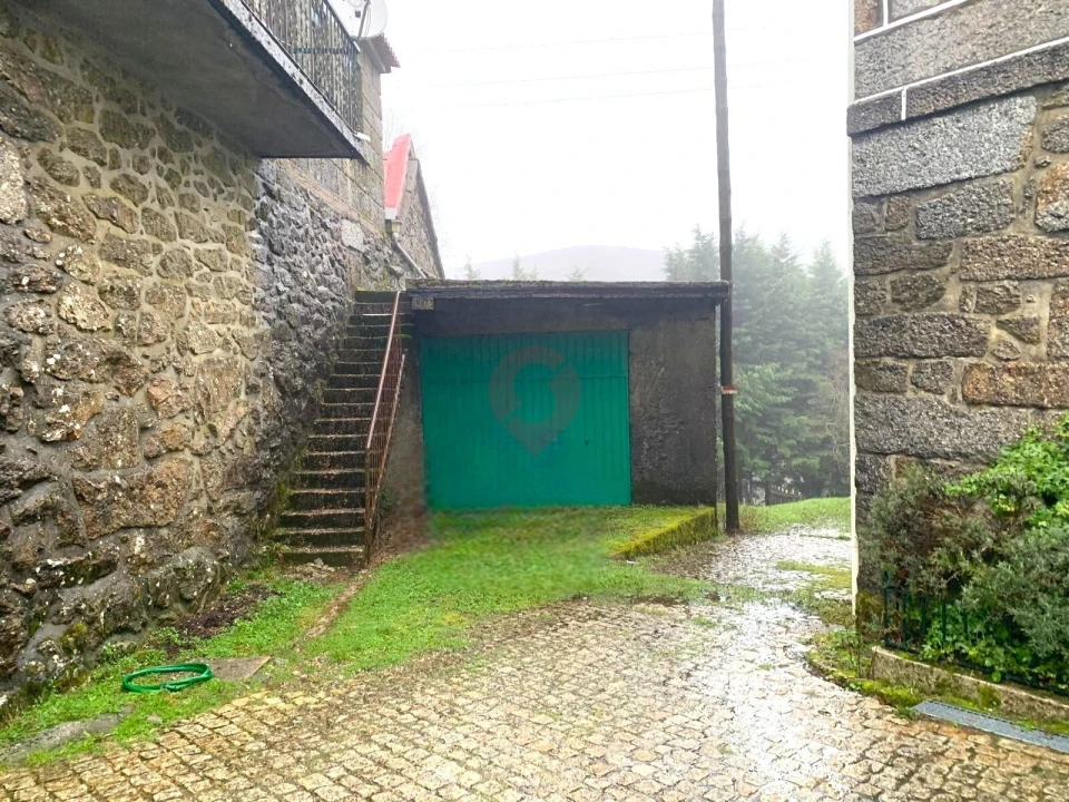 Moradia T3 para Venda em Castro Laboreiro e Lamas de Mouro Foto 2