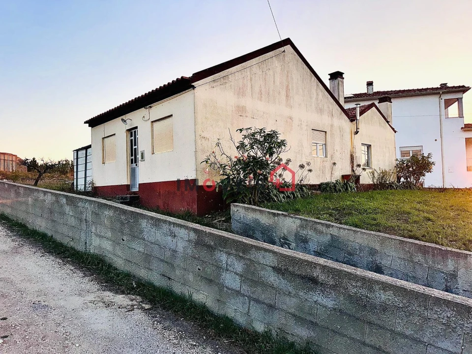 Moradia T2 para Venda em Vinha da Rainha Foto 2