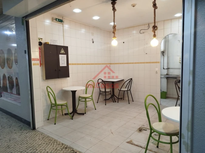 Loja para Arrendamento em Lumiar