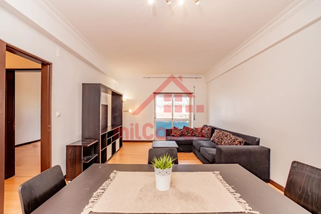 Apartamento T2 para Arrendamento em Santa Maria, São Pedro e Matacães Foto 2