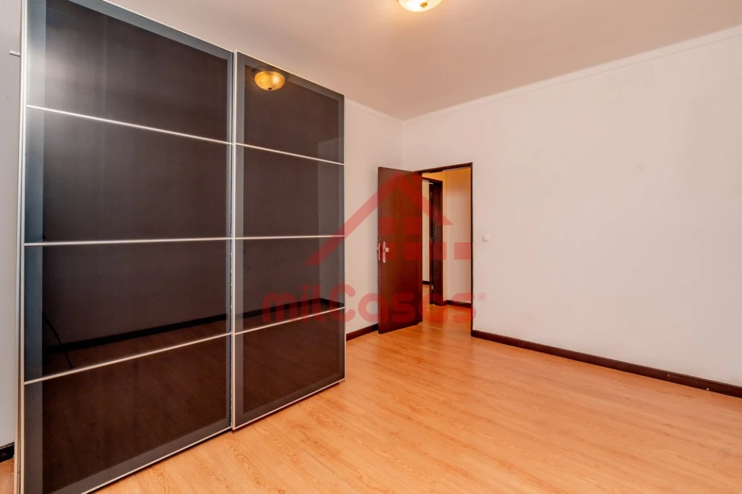 Apartamento T2 para Arrendamento em Santa Maria, São Pedro e Matacães Foto 13