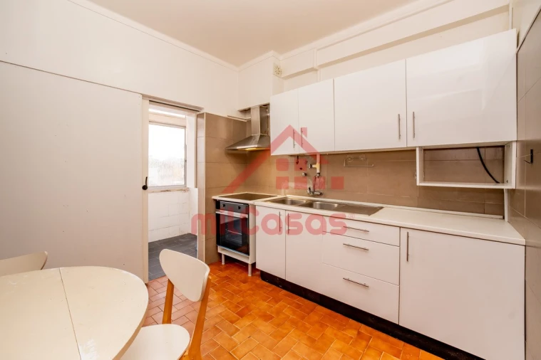 Apartamento T2 para Arrendamento em Santa Maria, São Pedro e Matacães Foto 7