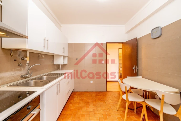 Apartamento T2 para Arrendamento em Santa Maria, São Pedro e Matacães Foto 10