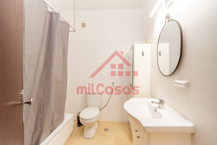 Apartamento T2 para Arrendamento em Santa Maria, São Pedro e Matacães Foto 14