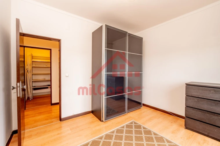 Apartamento T2 para Arrendamento em Santa Maria, São Pedro e Matacães Foto 18