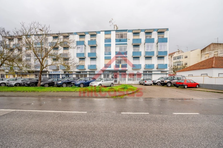 Apartamento T2 para Arrendamento em Santa Maria, São Pedro e Matacães Foto 19