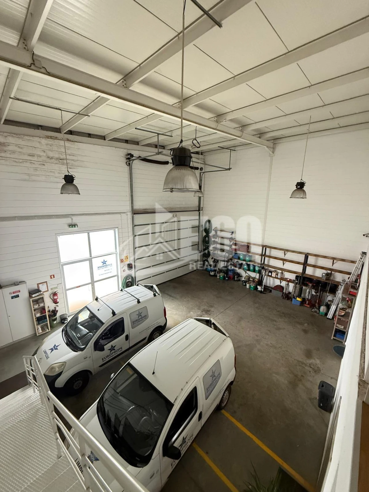 Armazém para Arrendamento em Vilar e Mosteiró Foto 2