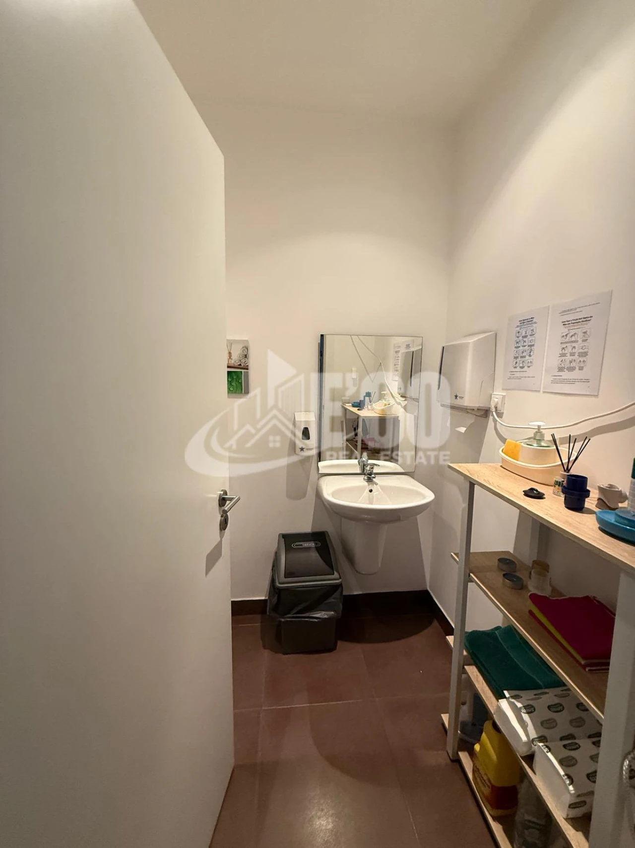 Armazém para Arrendamento em Vilar e Mosteiró Foto 13