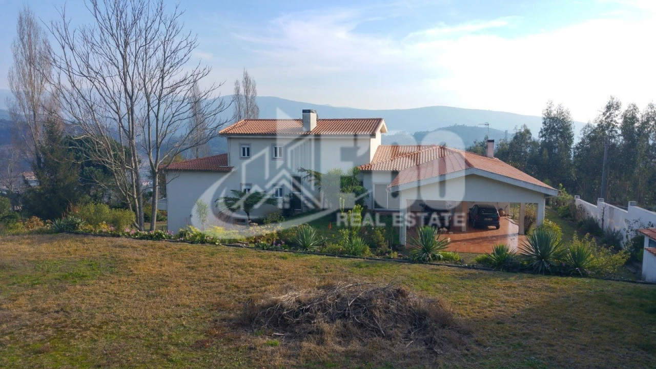 Moradia T4 para Venda em Ossela Foto 2