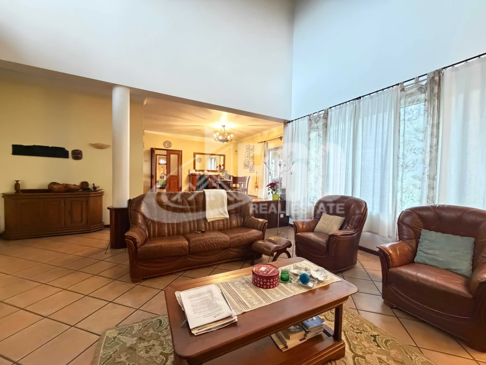 Moradia T4 para Venda em Ossela Foto 6