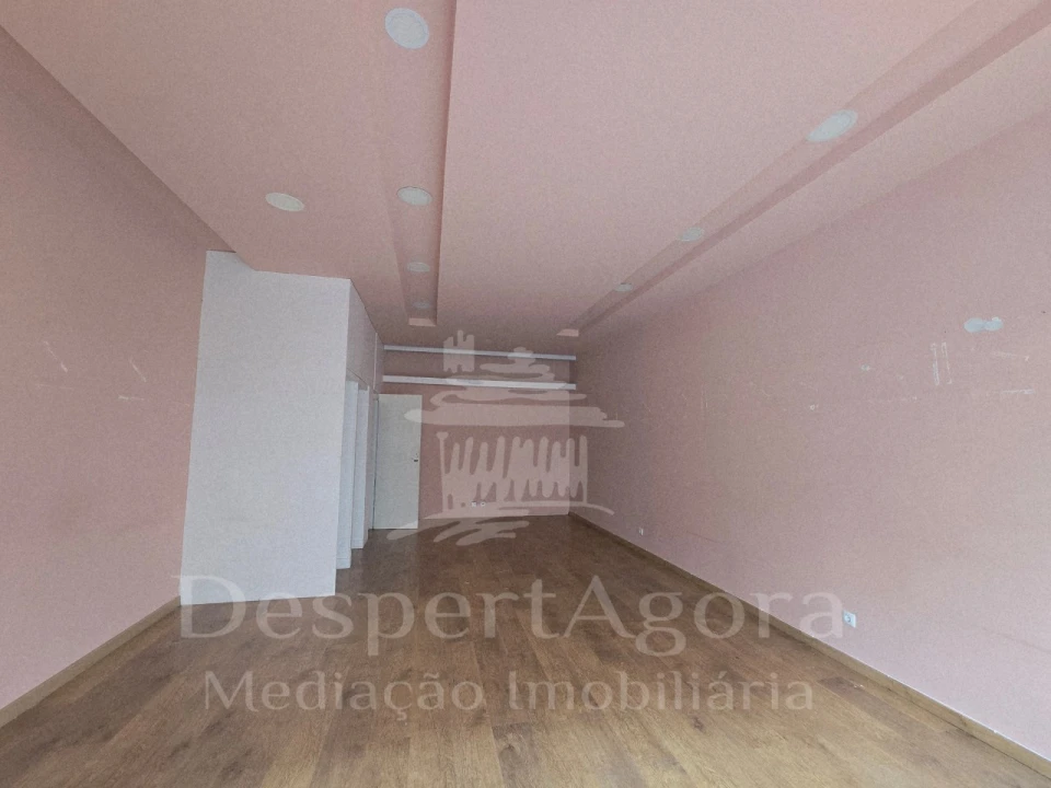 Loja para Arrendamento em São João Baptista Foto 4