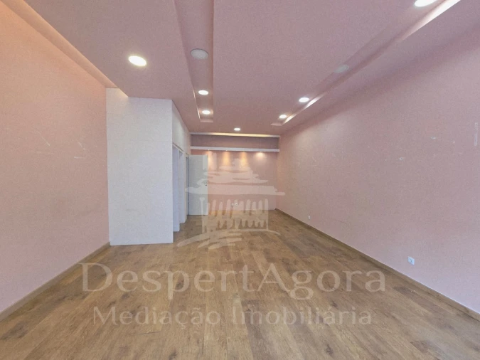 Loja para Arrendamento em São João Baptista Foto 3