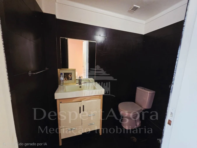 Loja para Arrendamento em São João Baptista Foto 6