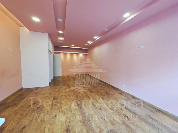 Loja para Arrendamento em São João Baptista Foto 1