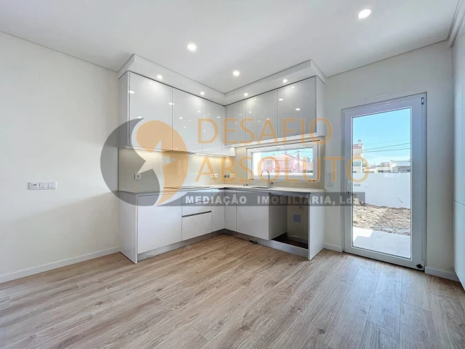 Moradia T3 para Venda em Fernao Ferro