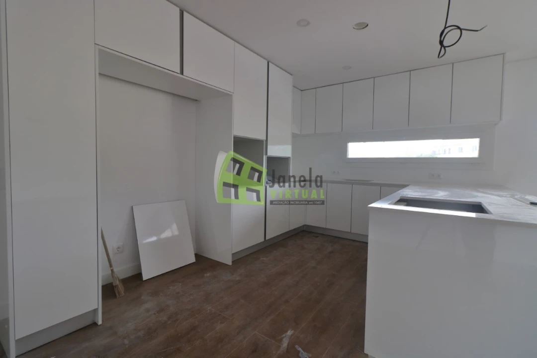 Moradia T3 para Venda em Quinta do Anjo Foto 4