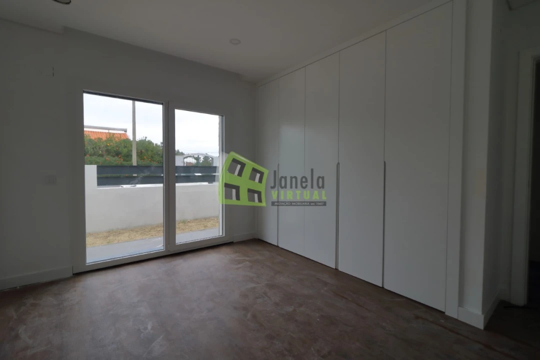 Moradia T3 para Venda em Quinta do Anjo Foto 11