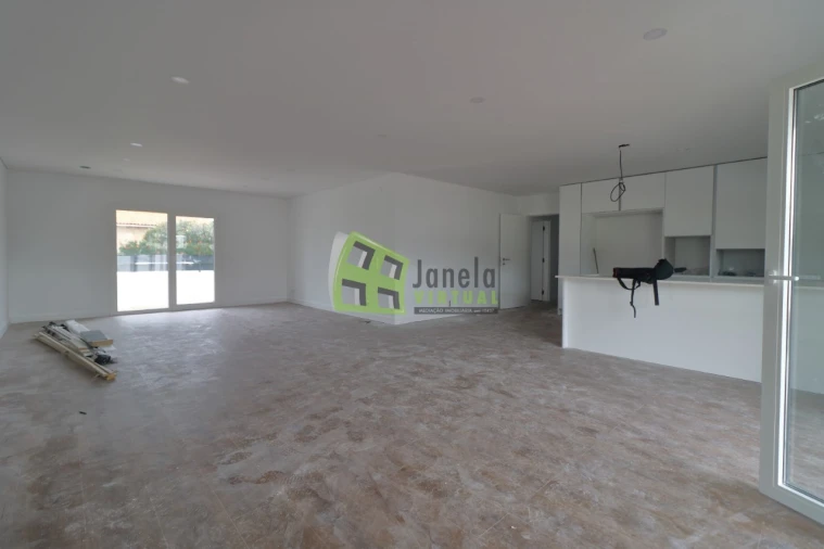 Moradia T3 para Venda em Quinta do Anjo Foto 4