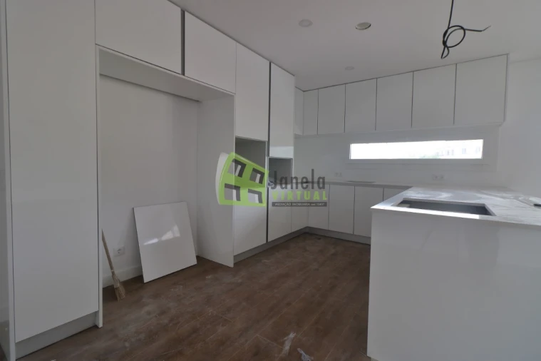 Moradia T3 para Venda em Quinta do Anjo Foto 6