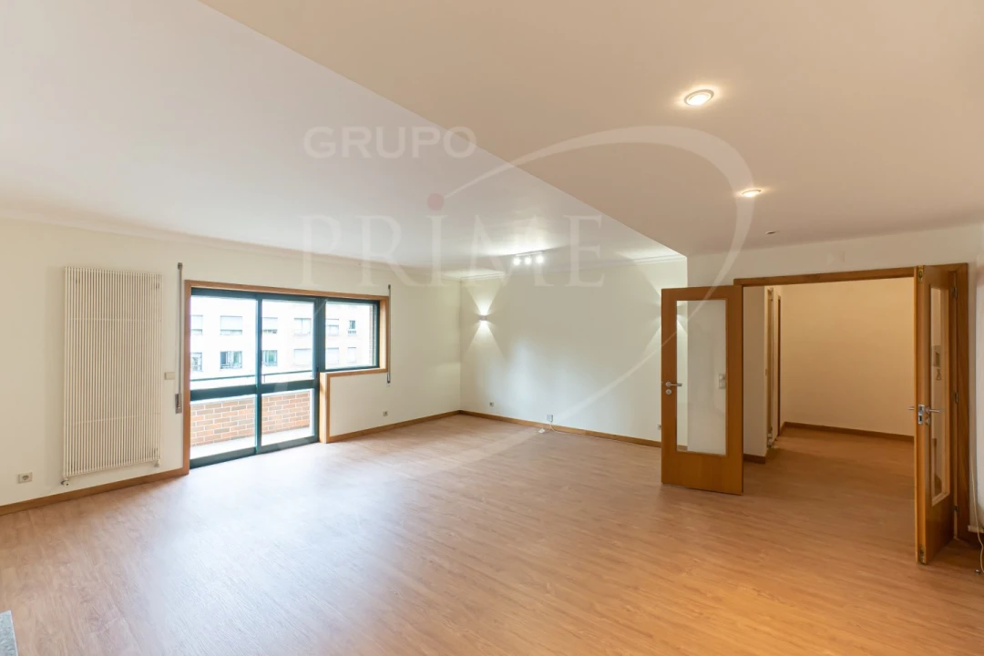 Apartamento T3 para Arrendamento em Aldoar, Foz do Douro e Nevogilde Foto 1