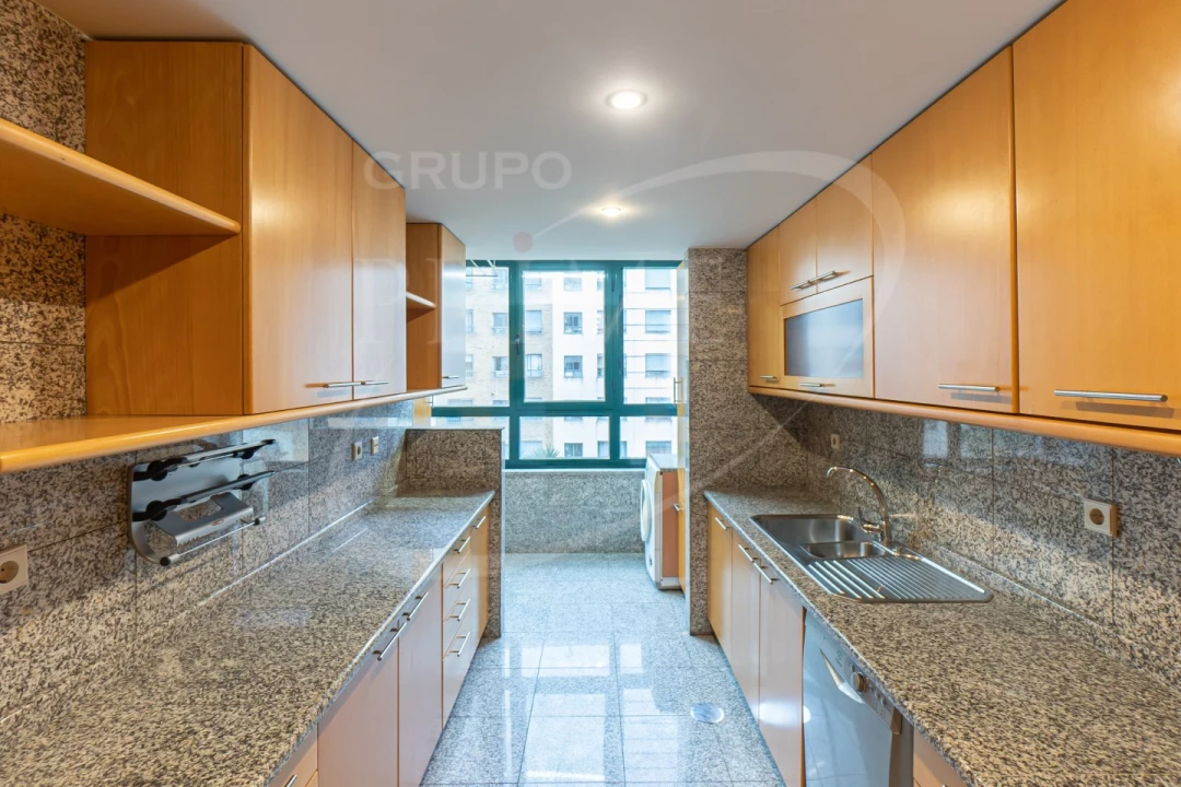 Apartamento T3 para Arrendamento em Aldoar, Foz do Douro e Nevogilde Foto 5