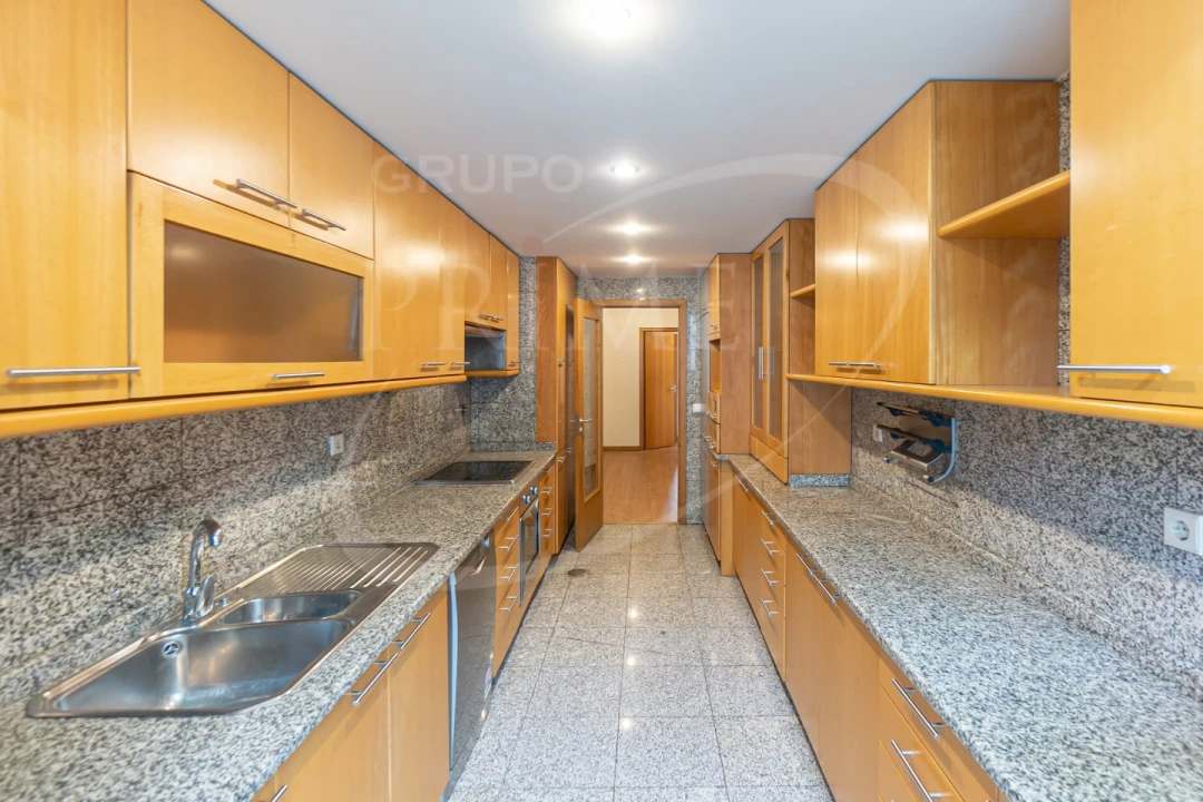 Apartamento T3 para Arrendamento em Aldoar, Foz do Douro e Nevogilde Foto 6