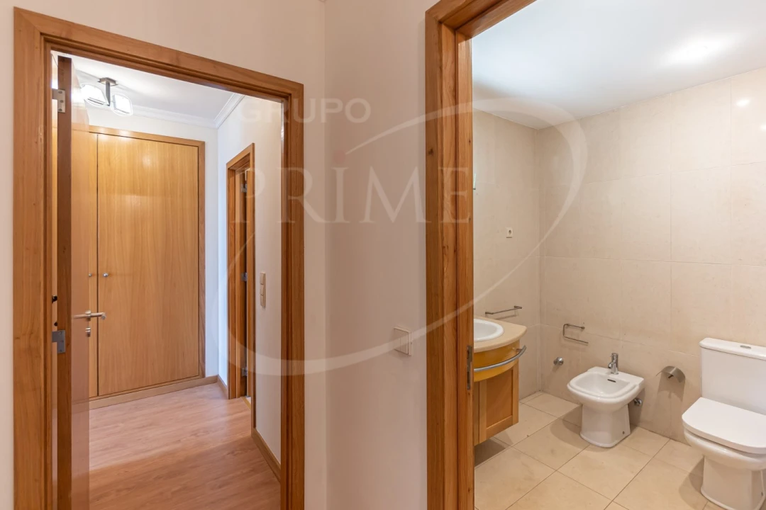 Apartamento T3 para Arrendamento em Aldoar, Foz do Douro e Nevogilde Foto 16