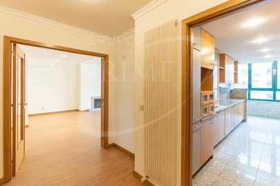 Apartamento T3 para Arrendamento em Aldoar, Foz do Douro e Nevogilde