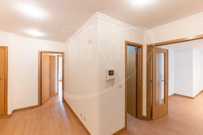 Apartamento T3 para Arrendamento em Aldoar, Foz do Douro e Nevogilde