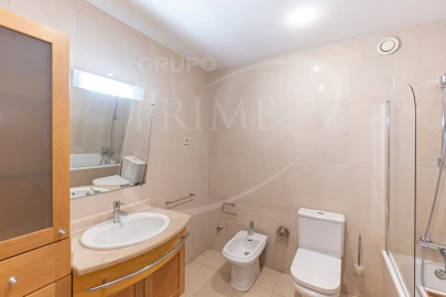 Apartamento T3 para Arrendamento em Aldoar, Foz do Douro e Nevogilde