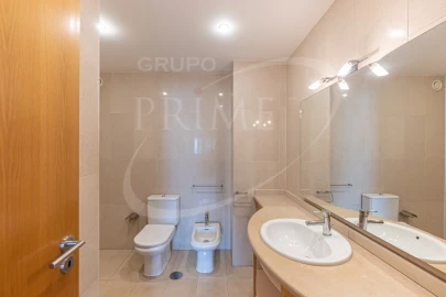 Apartamento T3 para Arrendamento em Aldoar, Foz do Douro e Nevogilde